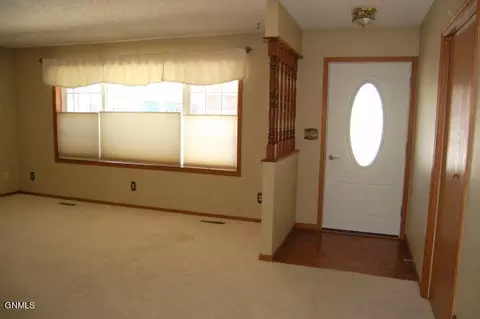 2003 Sage Lily Dr, Sidney, MT 59270 photo 3