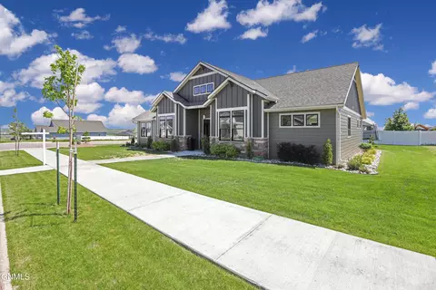 510 Wyatt St, Williston, ND 58801 photo 2
