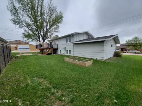 102 3rd Ave SE, Bowman, ND 58623 photo 17