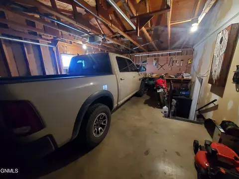 102 3rd Ave SE, Bowman, ND 58623 photo 12
