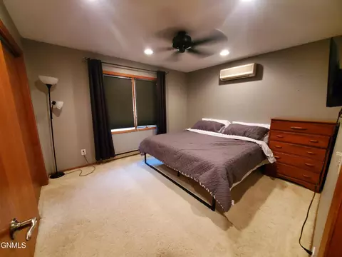 102 3rd Ave SE, Bowman, ND 58623 photo 14