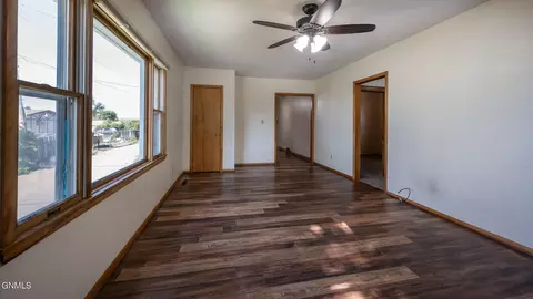 207 11th Ave NE, Mandan, ND 58554 photo 3
