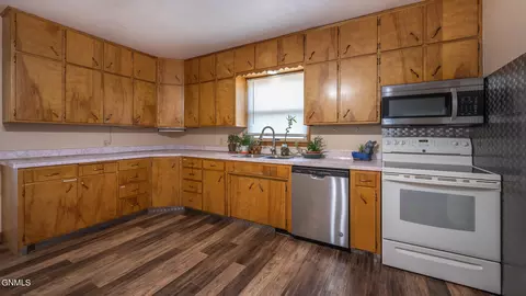 207 11th Ave NE, Mandan, ND 58554 photo 9