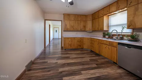 207 11th Ave NE, Mandan, ND 58554 photo 8