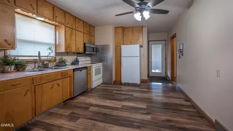 207 11th Ave NE, Mandan, ND 58554 photo 6