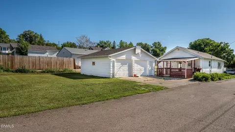 207 11th Ave NE, Mandan, ND 58554 photo 2