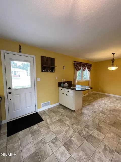 1309 Divide Ave E, Bismarck, ND 58501 photo 3