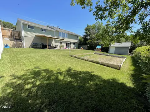 1309 Divide Ave E, Bismarck, ND 58501 photo 2