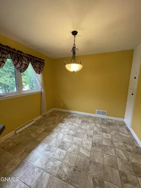 1309 Divide Ave E, Bismarck, ND 58501 photo 6