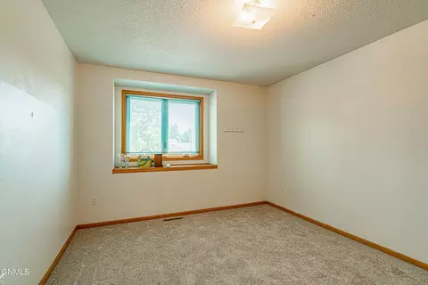 440 Stuttgart Dr, Bismarck, ND 58504 photo 32