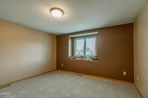 440 Stuttgart Dr, Bismarck, ND 58504 photo 29