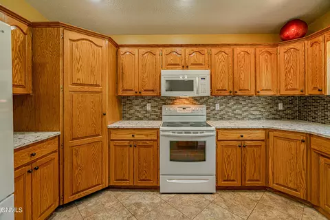440 Stuttgart Dr, Bismarck, ND 58504 photo 12