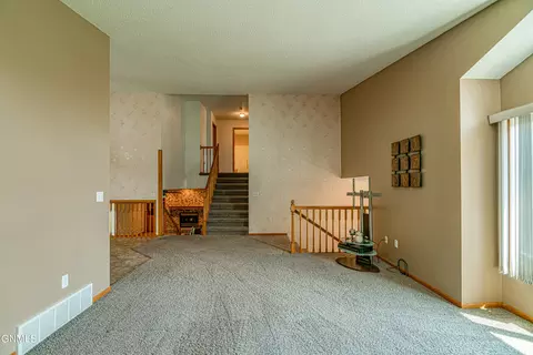 440 Stuttgart Dr, Bismarck, ND 58504 photo 5
