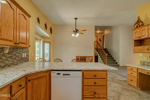 440 Stuttgart Dr, Bismarck, ND 58504 photo 16