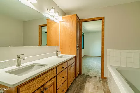 440 Stuttgart Dr, Bismarck, ND 58504 photo 22
