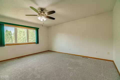 440 Stuttgart Dr, Bismarck, ND 58504 photo 20