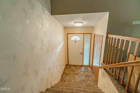 440 Stuttgart Dr, Bismarck, ND 58504 photo 7