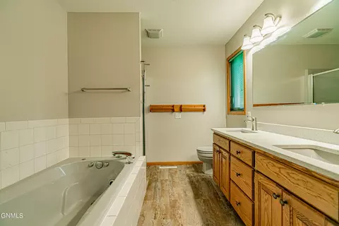 440 Stuttgart Dr, Bismarck, ND 58504 photo 23