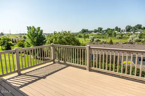 2413 La Corte Loop, Bismarck, ND 58503 photo 5
