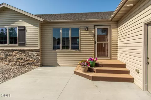 2413 La Corte Loop, Bismarck, ND 58503 photo 2