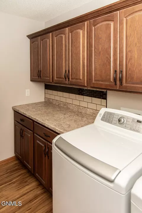 2413 La Corte Loop, Bismarck, ND 58503 photo 25