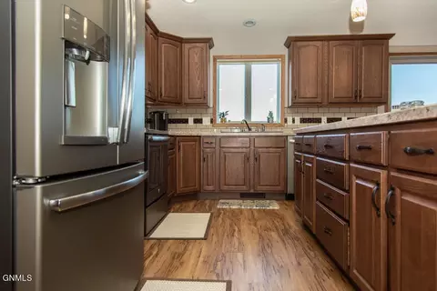 2413 La Corte Loop, Bismarck, ND 58503 photo 9