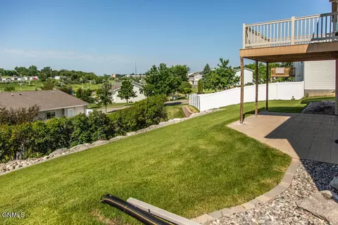 2413 La Corte Loop, Bismarck, ND 58503 photo 3