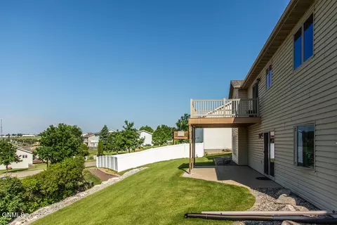 2413 La Corte Loop, Bismarck, ND 58503 photo 40