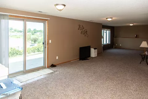 2413 La Corte Loop, Bismarck, ND 58503 photo 35