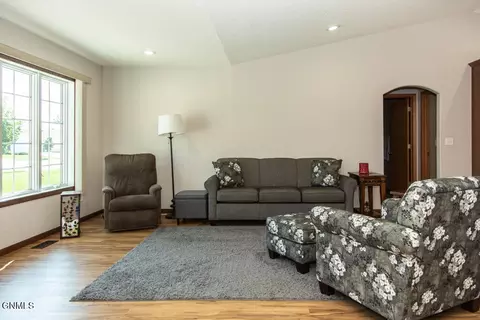 2413 La Corte Loop, Bismarck, ND 58503 photo 16