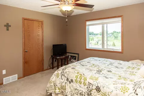 2413 La Corte Loop, Bismarck, ND 58503 photo 26