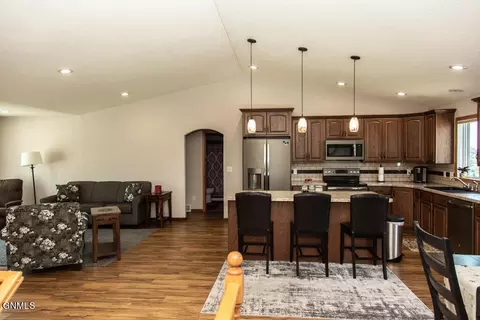 2413 La Corte Loop, Bismarck, ND 58503 photo 10