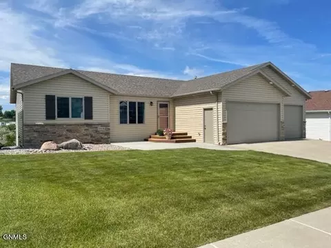 2413 La Corte Loop, Bismarck, ND 58503 photo 1