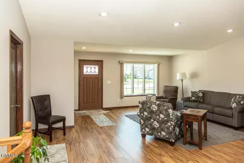2413 La Corte Loop, Bismarck, ND 58503 photo 11