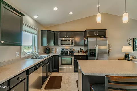6922 Derek Dr, Bismarck, ND 58504 photo 26