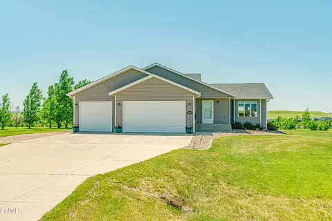 6922 Derek Dr, Bismarck, ND 58504 photo 1