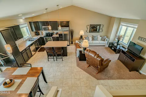 6922 Derek Dr, Bismarck, ND 58504 photo 18