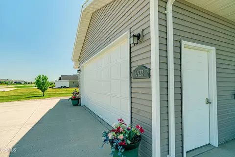6922 Derek Dr, Bismarck, ND 58504 photo 11