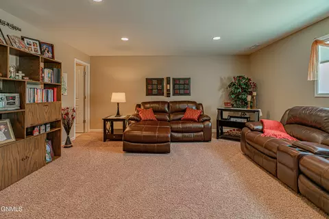 6922 Derek Dr, Bismarck, ND 58504 photo 50