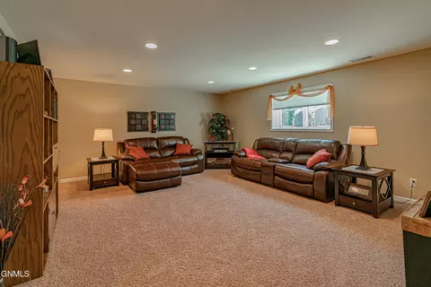 6922 Derek Dr, Bismarck, ND 58504 photo 49