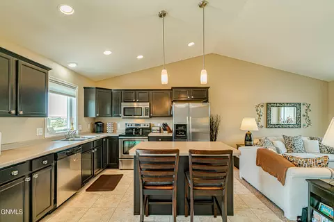 6922 Derek Dr, Bismarck, ND 58504 photo 19