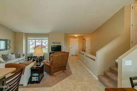 6922 Derek Dr, Bismarck, ND 58504 photo 23