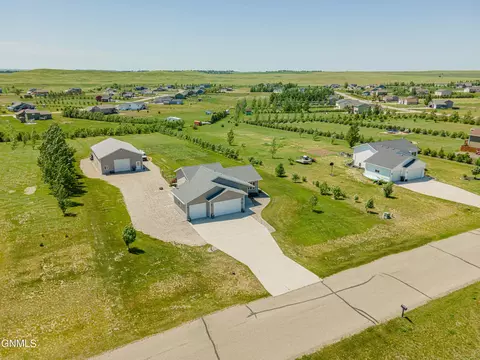 6922 Derek Dr, Bismarck, ND 58504 photo 6