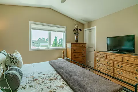 6922 Derek Dr, Bismarck, ND 58504 photo 35