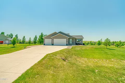 6922 Derek Dr, Bismarck, ND 58504 photo 9