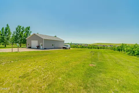 6922 Derek Dr, Bismarck, ND 58504 photo 77