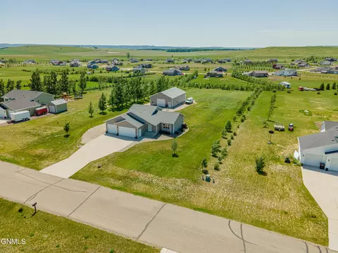 6922 Derek Dr, Bismarck, ND 58504 photo 100