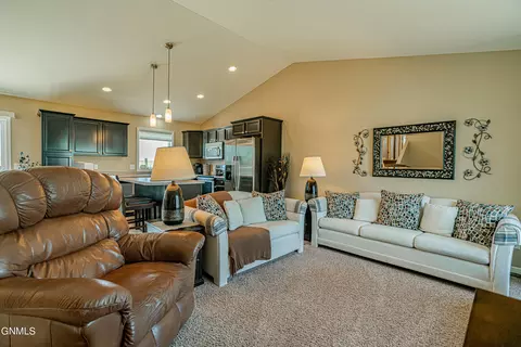 6922 Derek Dr, Bismarck, ND 58504 photo 16