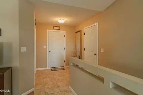 6922 Derek Dr, Bismarck, ND 58504 photo 13