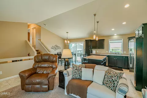 6922 Derek Dr, Bismarck, ND 58504 photo 17